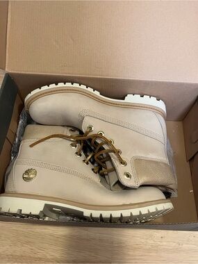 Timberland women’s size 8 limited edition waterproof gold boots